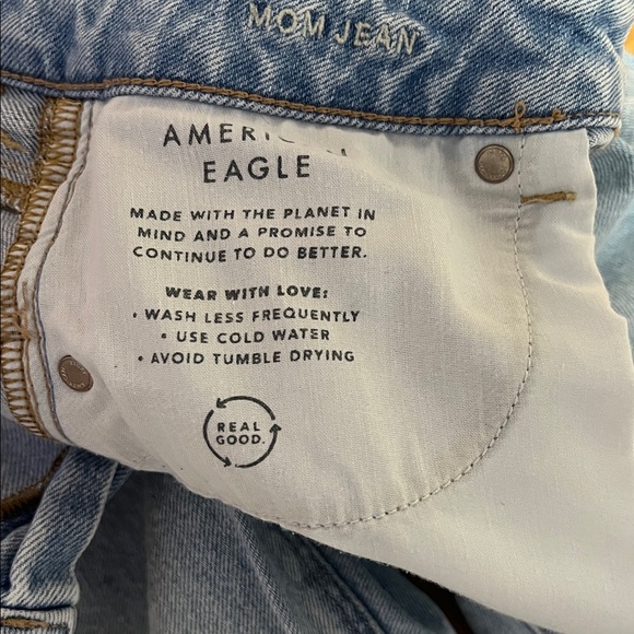 American Eagle Outfitters Light Blue Mom jean. - Picture 4 of 8